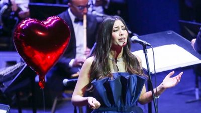 جنات تتألق بإطلالة الأميرات في حفل 