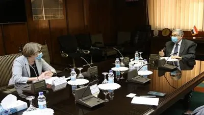 وزيرالكهرباء يبحث مع سفيرة فنلندا بالقاهرة سبل دعم وتعزيز التعاون