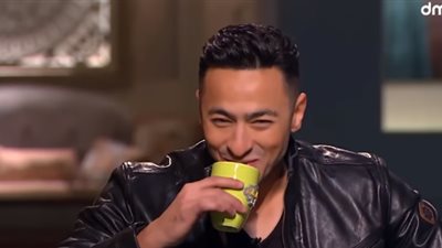 إسعاد يونس تداعب حمادة هلال بـ