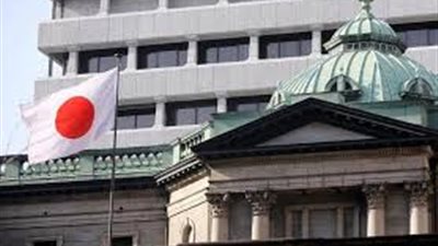 رئيس الوزراء الياباني يدافع عن قرارت البنك المركزي