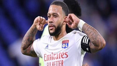 رئيس ليون يفجر مفاجأة عن انتقال ديباي إلى برشلونة