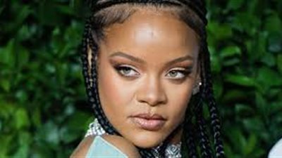 ريهانا تحتفل بعيد ميلادها الـ33