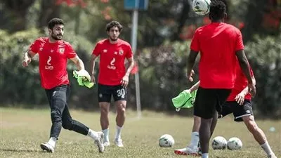 نجم الأهلي يغادر مران الفريق بعد تعرضه لكدمة في القدم