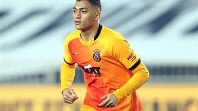 جالاتا سراي التركي يعرض قميص لاعبه مصطفى محمد للبيع