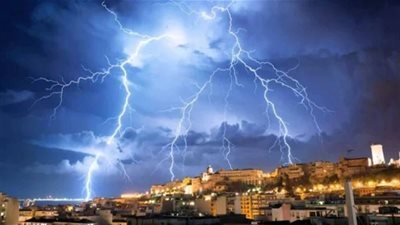 أمطار غزيرة ورعدية وموجة برد.. 