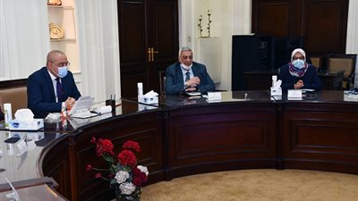 وزير الإسكان يتابع مشروع تنمية أراضى الساحل الشمالي الغربى