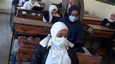 سقوط الشبكة وتداول الإجابات.. أبرز مشكلات طلاب أولى ثانوي في أول يوم امتحانات