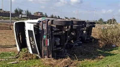 انقلاب سيارة محملة  بـ