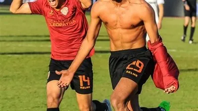 أحمد ياسر ريان يجري جراحة في يده