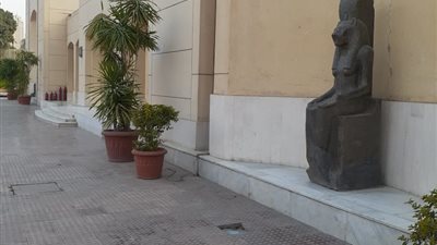 تماثيل أثرية في الأوبرا بلا حواجز أو حماية.. ومطالبات بإنقاذها (صور)