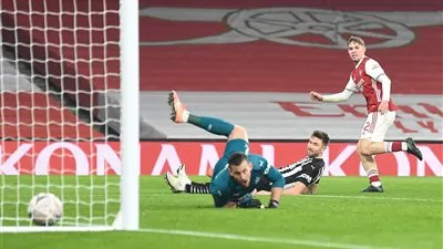 النني أساسيا.. التشكيلة الرسمية لقمة ليستر سيتي وأرسنال