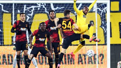 في ليلة طرد مصطفي محمد.. جالطة سراي يسقط أمام أنقرة جوجو في الدوري التركي