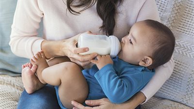 حليب الأم يحتوي على أجسام مضادة بعد تلقي لقاح كورونا