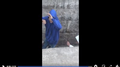 بعد سرقتها بعدة أشهر.. صبية يحطمون كشافات سور القاهرة الأثري (فيديو) 