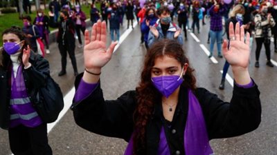  تظاهر آلاف النساء في إسبانيا لادانة العنف والمطالبة بالمساواة