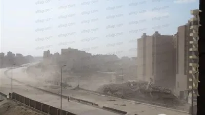 محافظة الجيزة تبدأ في رفع مخلفات هدم عقار الهرم بعد تفجيره
