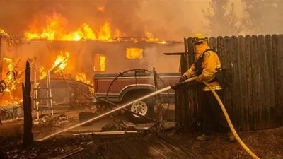 اندلاع حريق كبير بسوق تجاري في العاصمة بغداد