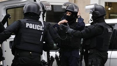 مجهول يطعن رجلاً بسكين أمام كنيسة بفرنسا