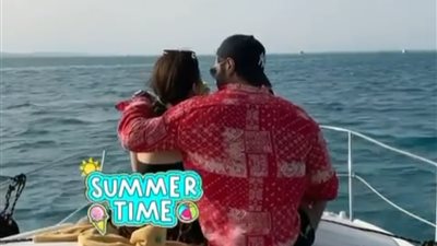 بطريقة رومانسية.. كريم فهمي يشارك جمهوره لحظات سعادته مع زوجته 