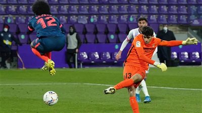 المغربي ياسين بونو يقود إشبيلية لتعادل مثير أمام بلد الوليد