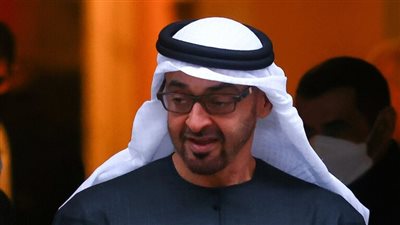 شاهد.. محمد بن زايد ينشر صورة مع والدته ويهنئ أمهات العالم
