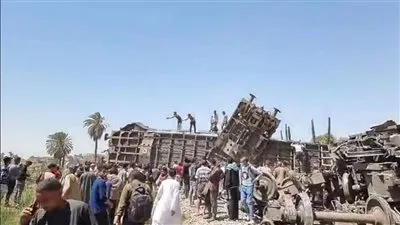 التفاصيل الكاملة لحادث قطارى سوهاج.. السكة الحديد: مجهولون فتحوا بلف الخطر 