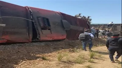 الحكومة: لن نترك مصابى حادث قطار سوهاج حتى التعافي