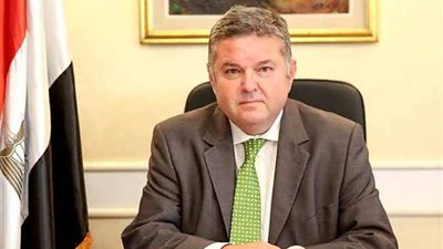 وزير قطاع الأعمال يكشف مستجدات تطوير مطانع كيما بأسوان