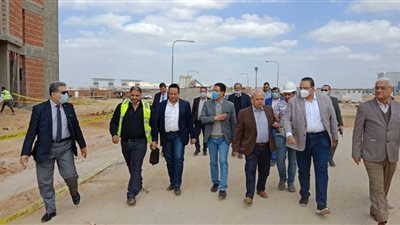 القائم بأعمال رئيس جامعة بنها يتفقد مقر الجامعة بالعبور