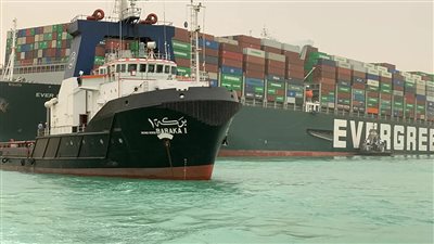 من البداية إلى النهاية.. كيف نجحت مصر في تعويم السفينة الجانحة بقناة السويس؟