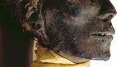 من هو الملك الذي استضاف بمقبرته 13 مومياء خوفًا عليها من السرقة