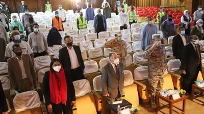 سعفان ومحافظ أسوان يلتقيان العمالة العائدة من الخارج لمساعدتهم في عمل مشروعات صغيرة