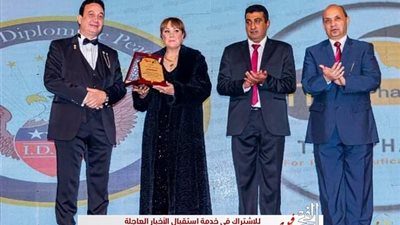 تكريم رجاء حسين وشيرين ونرمين زعزع بـ