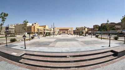 محافظ أسوان: عرض البث المباشر لموكب المومياوات الملكية على شاشة بلازما بميدان المحطة