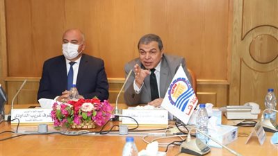 سعفان ومحافظ قنا يلتقيان العمالة العائدة من الخارج لمساعدتهم في عمل مشروعات صغيرة..   