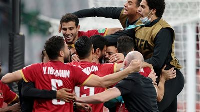 خوفًا من رحيله.. الأهلي يُعدل عقد نجم الفريق 