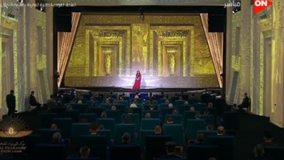 عاجل ..السيسي يعطي إشارة البدء لتحرك موكب نقل المومياوات الملكية