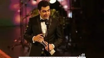 الجمهور يفخر بهشام نزيه للموسيقى العالمية في موكب نقل المومياوات الملكية