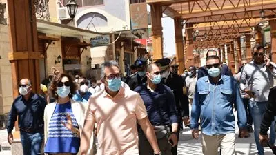 وزير السياحة والأثار ومدير عام اليونسكو يتفقدان أعمال التطوير بالسوق السياحى القديم 
