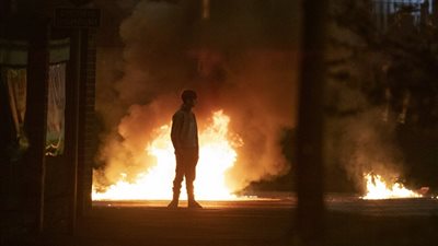 إيرلندا الشمالية تشهد اضطرابات لليلة الثالثة على التوالي (فيديو)