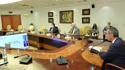  وزير الاتصالات يشهد تخريج الدورة الأولى من مبادرة 