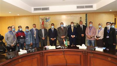 سعفان ومحافظ الفيوم يلتقيان العمالة العائدة من الخارج لمساعدتهم في عمل مشروعات صغيرة  