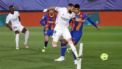 ريال مدريد يقهر برشلونة في كلاسيكو الأرض بثنائية وينتزع صدارة الليجا مؤقتًا