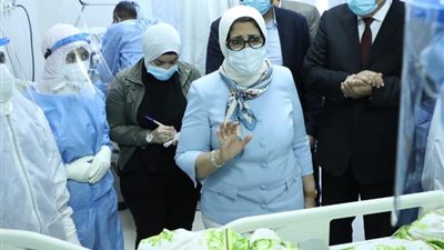 استقرار معدلات الإصابة بكورونا.. رسائل وزيرة الصحة أثناء جولتها في قنا