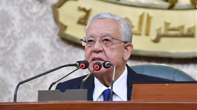 الحكومة تعلن عن موعد تطعيم النواب وأسرهم  