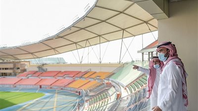 وزير الرياضة يطلع على سير الأعمال في ملعب الأمير عبدالله الفيصل بجدة