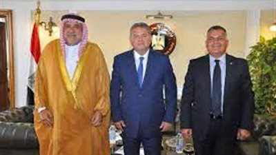  قطاع الأعمال تستعرض فرص الشراكة في بعض مشروعات الشركات التابعة مع رئيس الاتحاد العربي للاستثمار