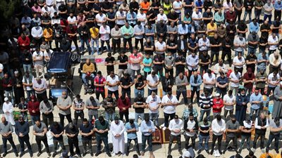 صلاة حاشدة في المسجد الأقصى في أول جمعة من رمضان منذ انتشار كورونا