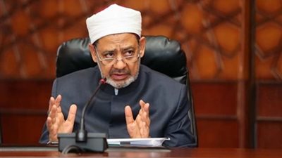 شيخ الأزهر يوضح حكم ترك المريض بغرفة العمليات لأداء صلاة الجماعة (فيديو)