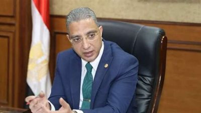 محافظ الفيوم يوجه بعلاج طفلة تعاني من أمراض في القلب على نفقة التأمين الصحي